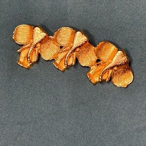 1980s Charming Gold Elephant Brooch